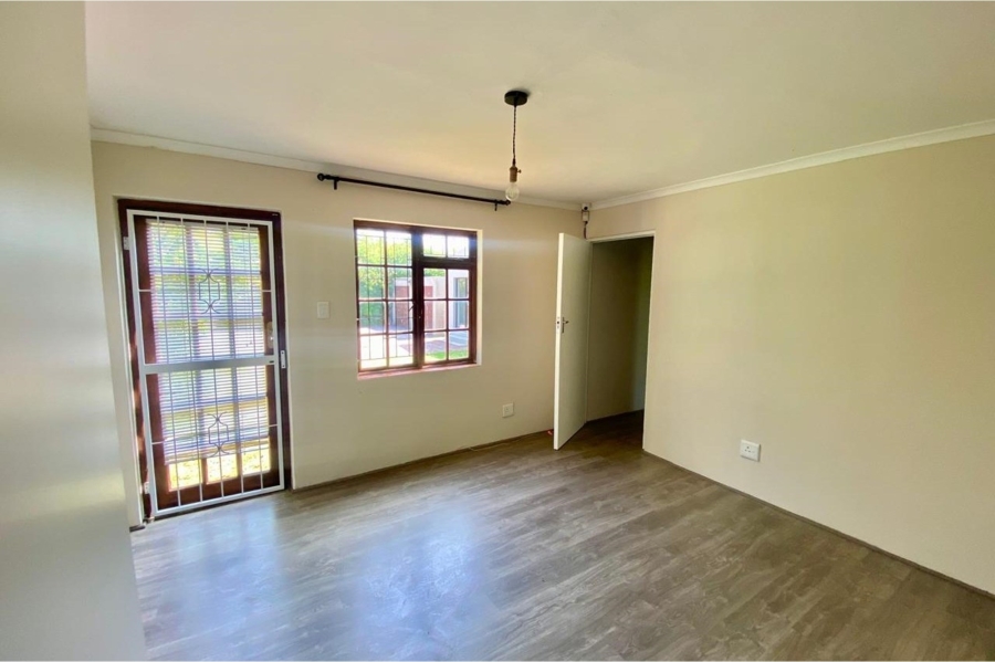 To Let 3 Bedroom Property for Rent in Roundhay Western Cape